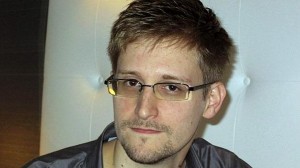 Edward Snowden deve sair do aeroporto Sheremetyevo na Rússia nesta quarta-feira